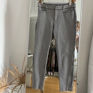Banana Republic Black/White Houndstooth Sloan Pant - size 4R - great condition